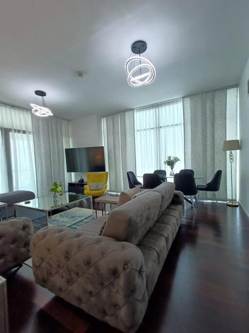 Quill - Canal View Spacious 3 Bedroom Appartement *