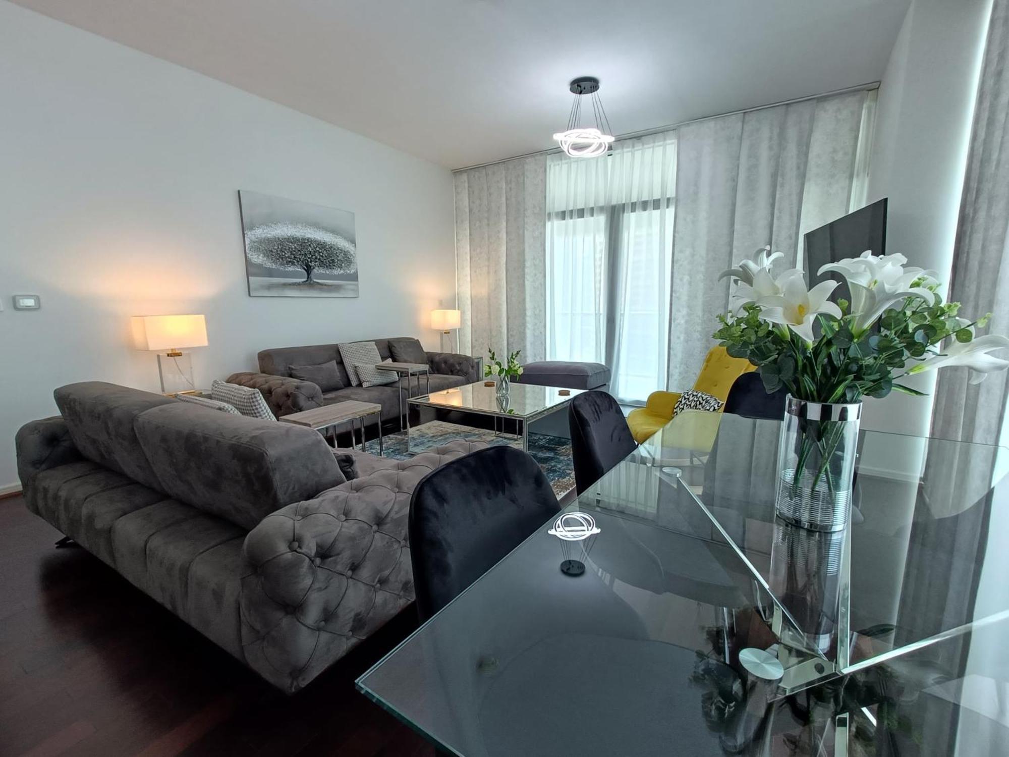 Quill - Canal View Spacious 3 Bedroom Appartement *